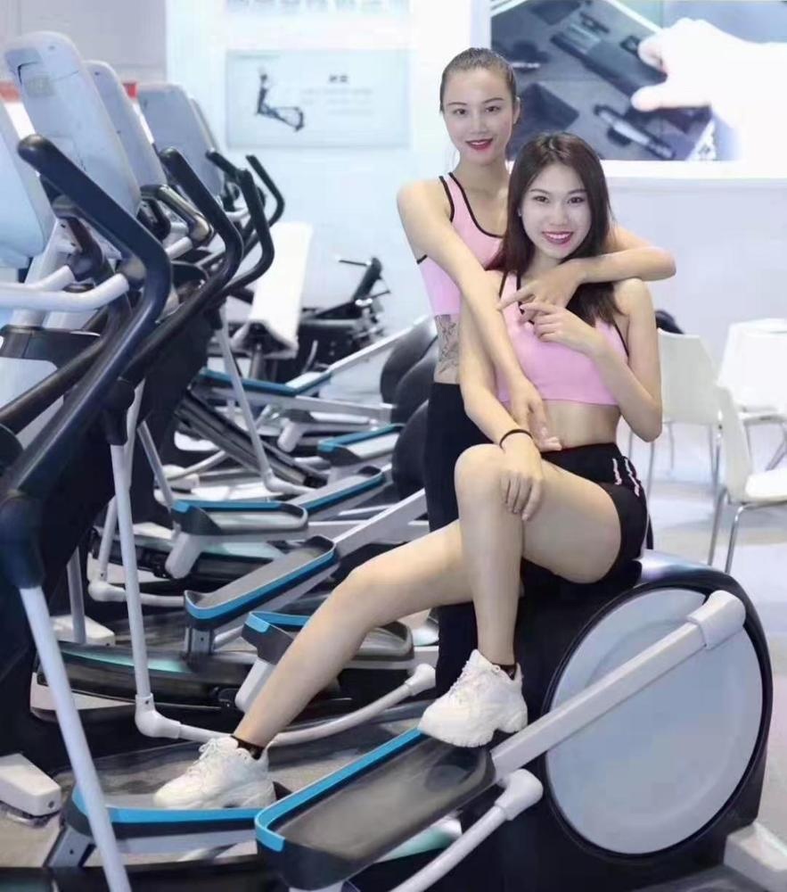 健身俱乐部认证椭圆训练机