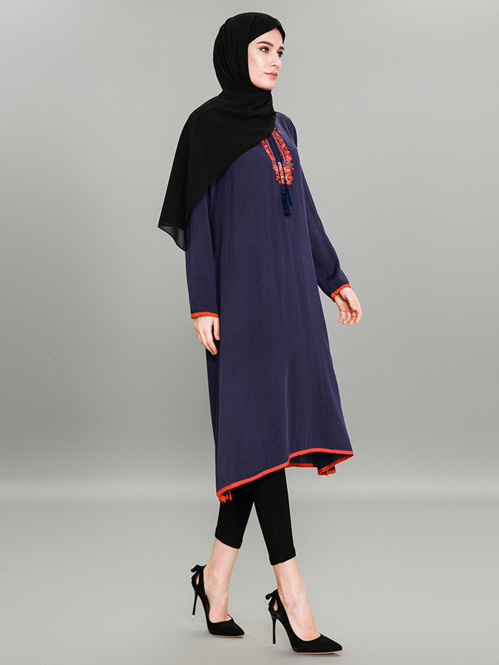 Arab split under ms dress with embroidered robes