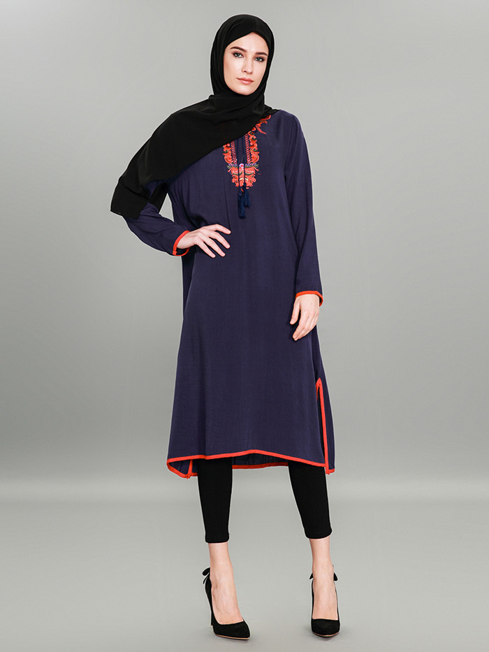 Arab split under ms dress with embroidered robes