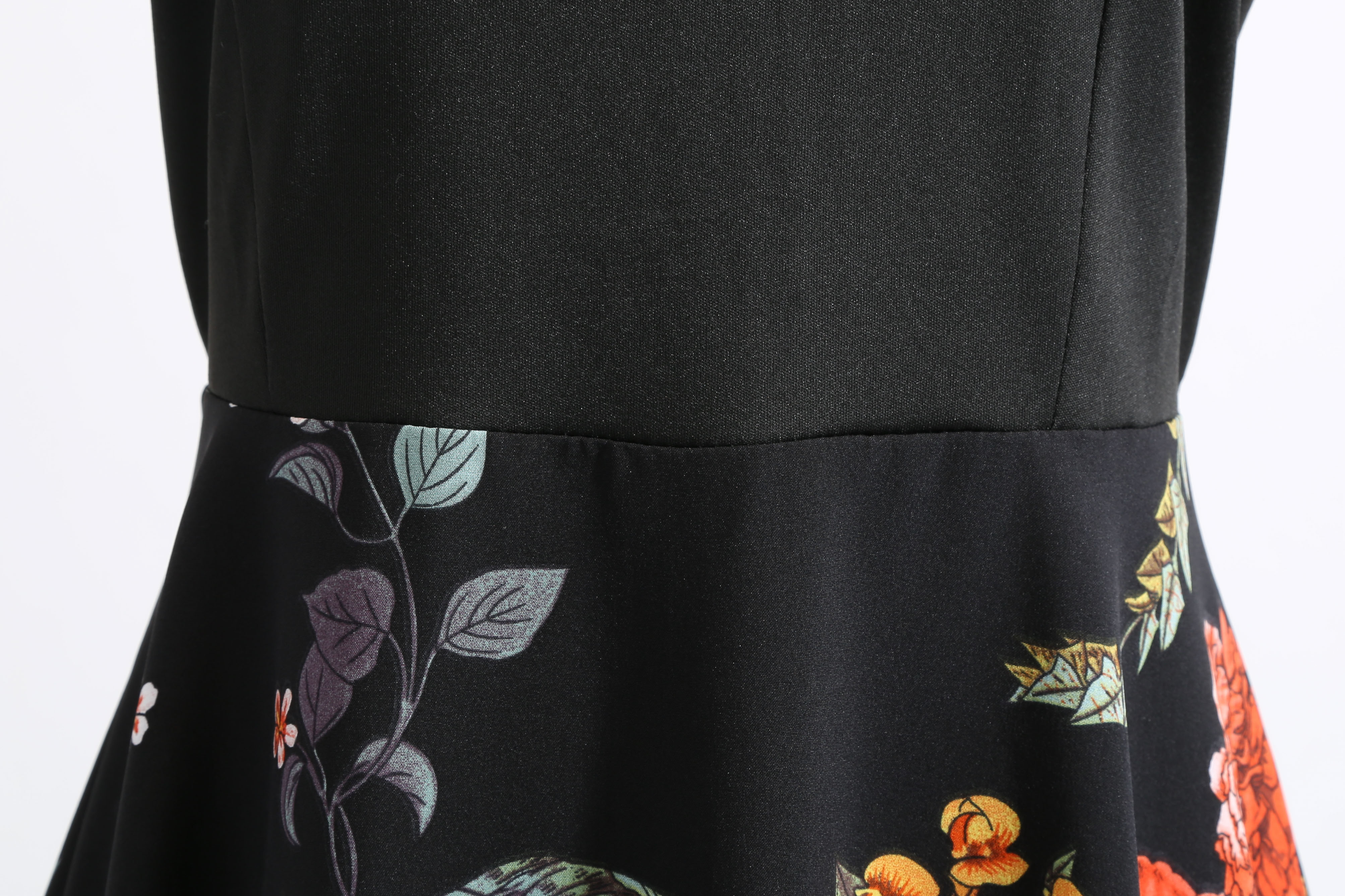 Europe and the United States new fashion wind speed to sell through printed stitching posed dress