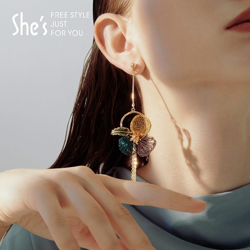 Jewelry language Alice original handmade silk contrast flower tassel earrings