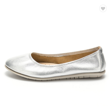 Comfortable fold flat with Middle East Lady's leather shoes