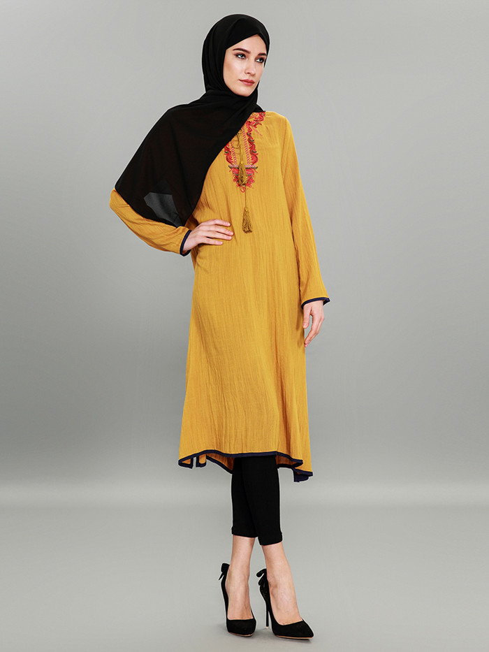 Arab split under ms dress with embroidered robes