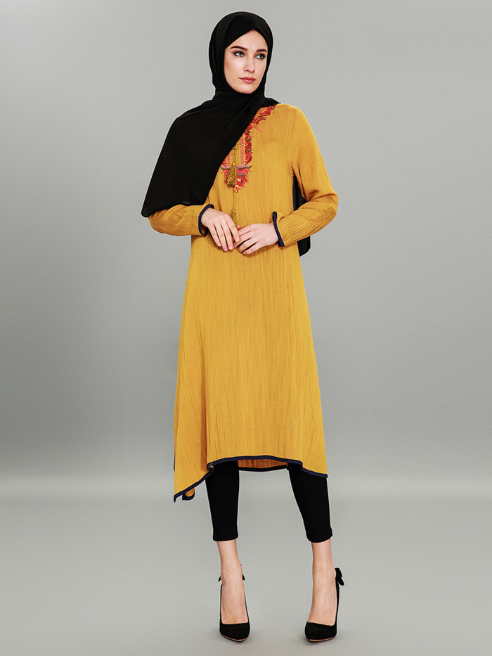 Arab split under ms dress with embroidered robes