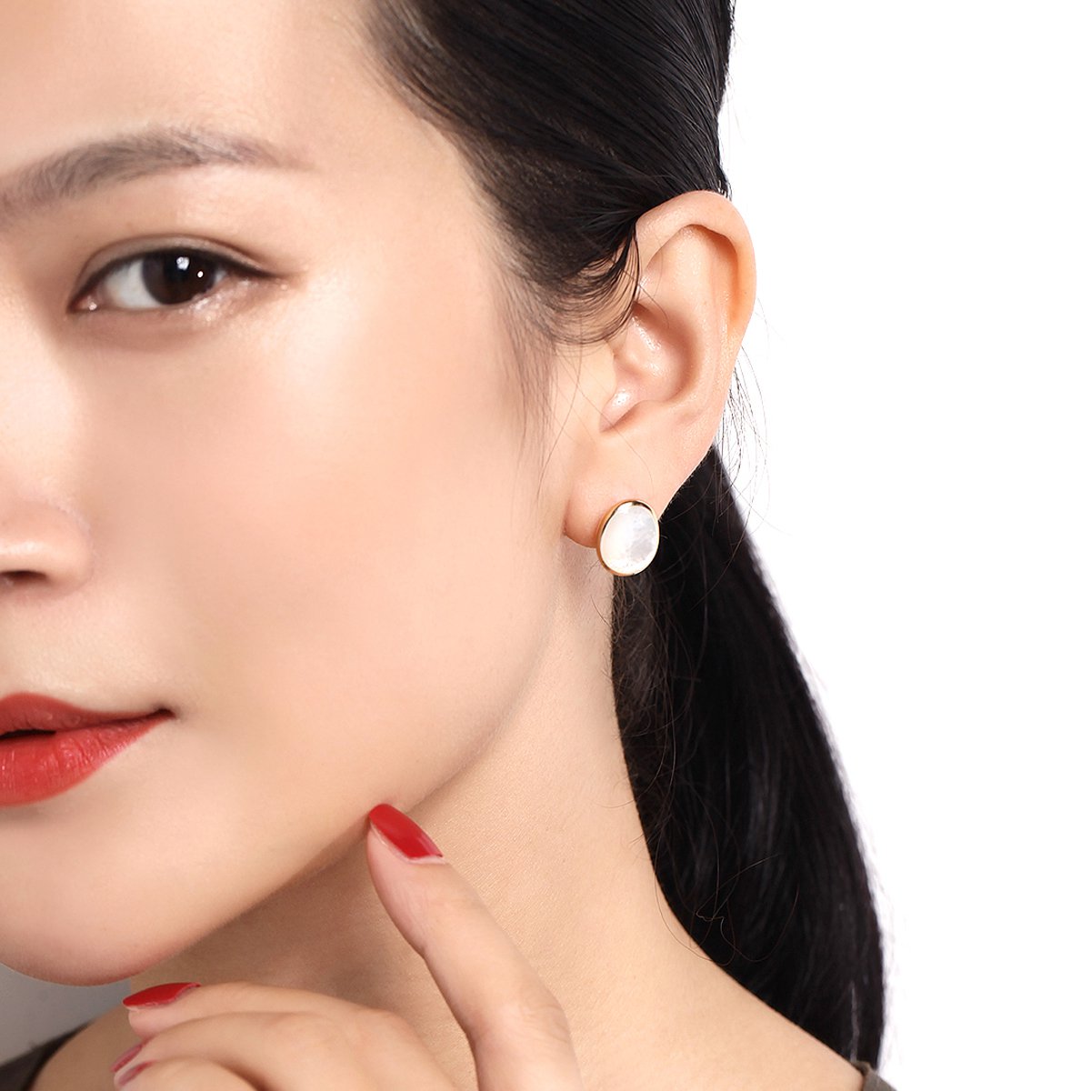 New natural Mother-of-pearl earrings for women with elegant style