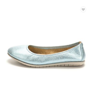 Comfortable fold flat with Middle East Lady's leather shoes