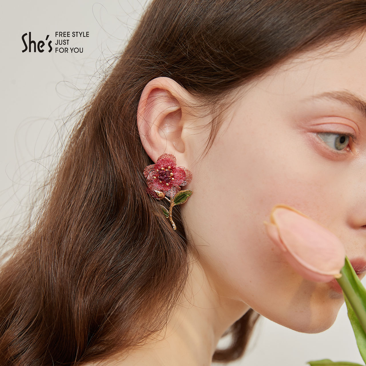 Accessories The British Museum only love series camellia earrings
