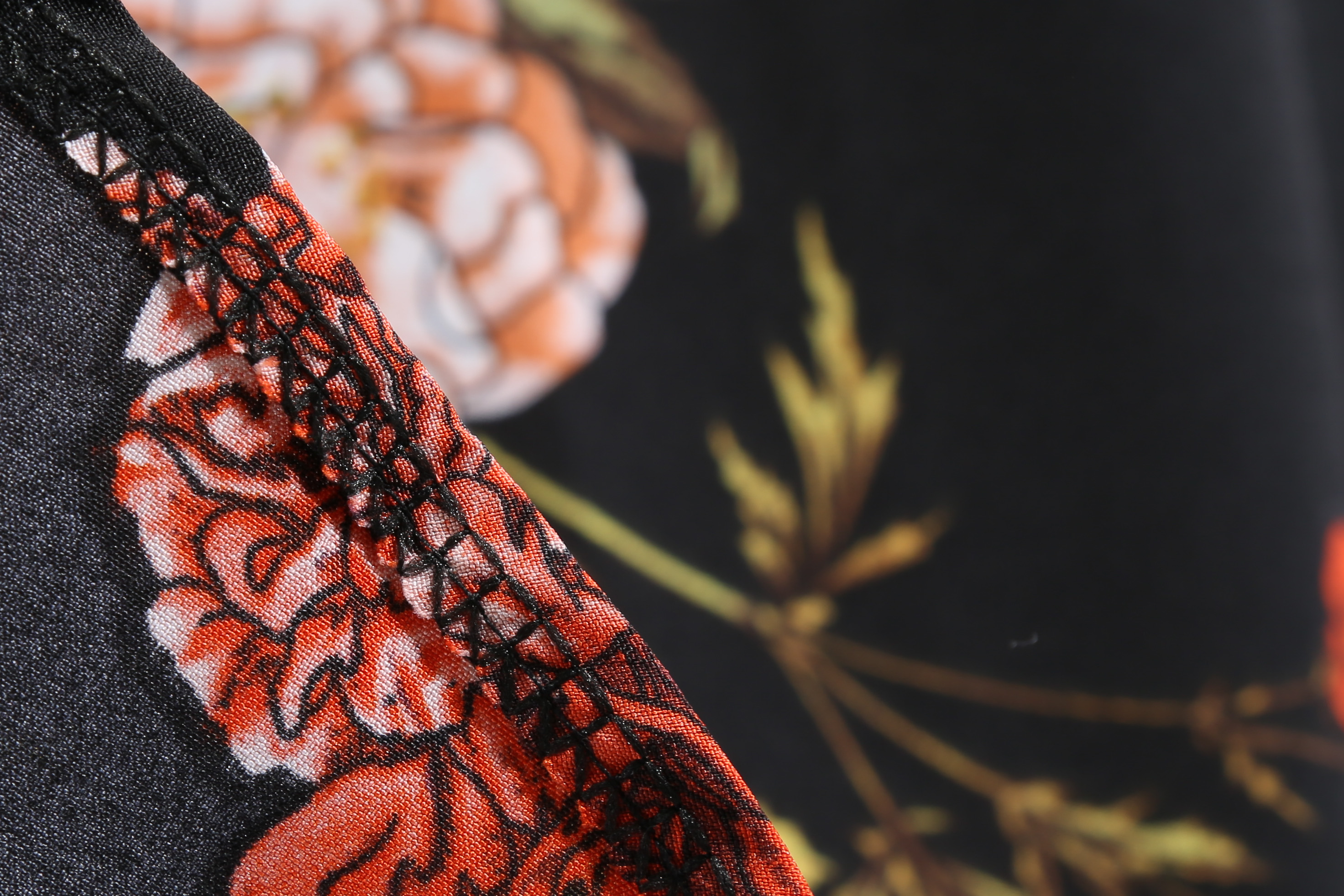 Europe and the United States new fashion wind speed to sell through printed stitching posed dress