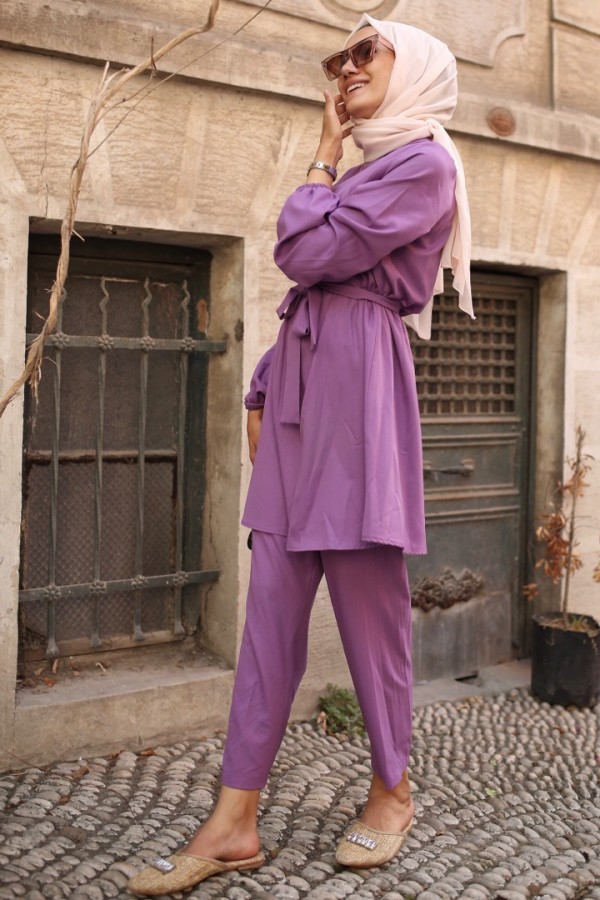 Southeast Asian fashion suits girl dress