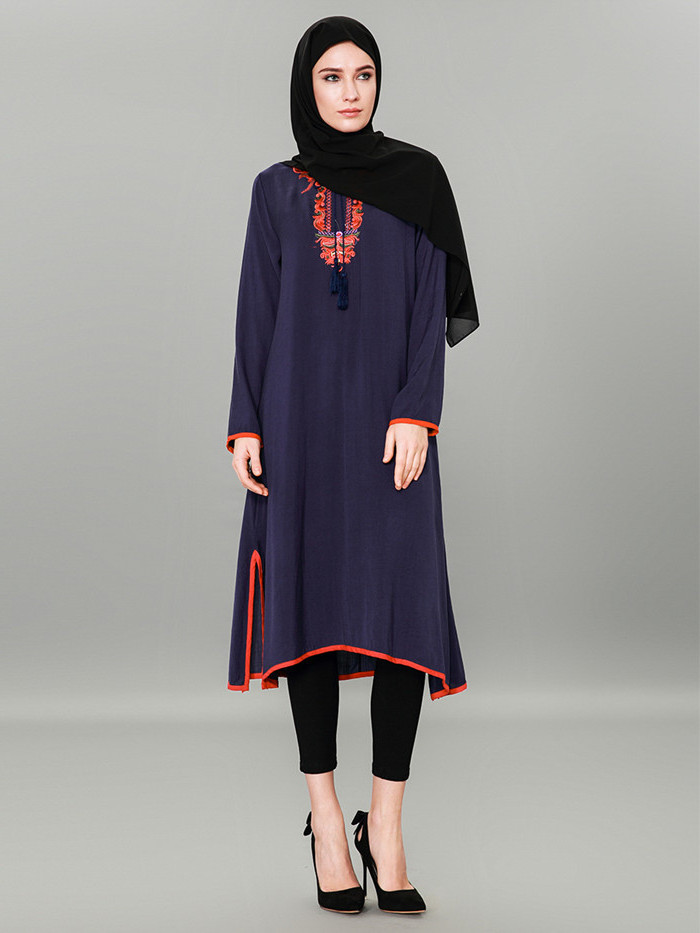 Arab split under ms dress with embroidered robes