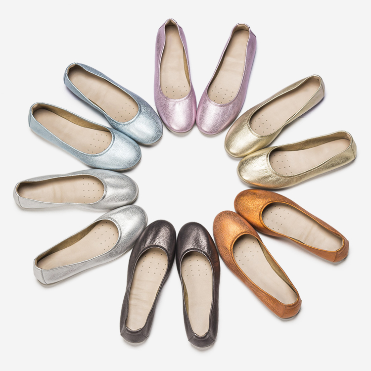 Comfortable fold flat with Middle East Lady's leather shoes