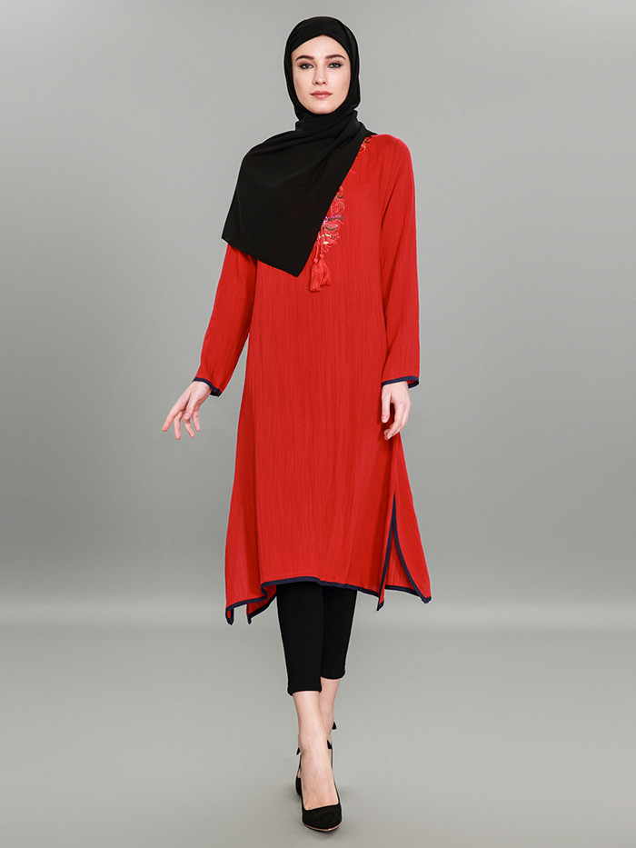 Arab split under ms dress with embroidered robes