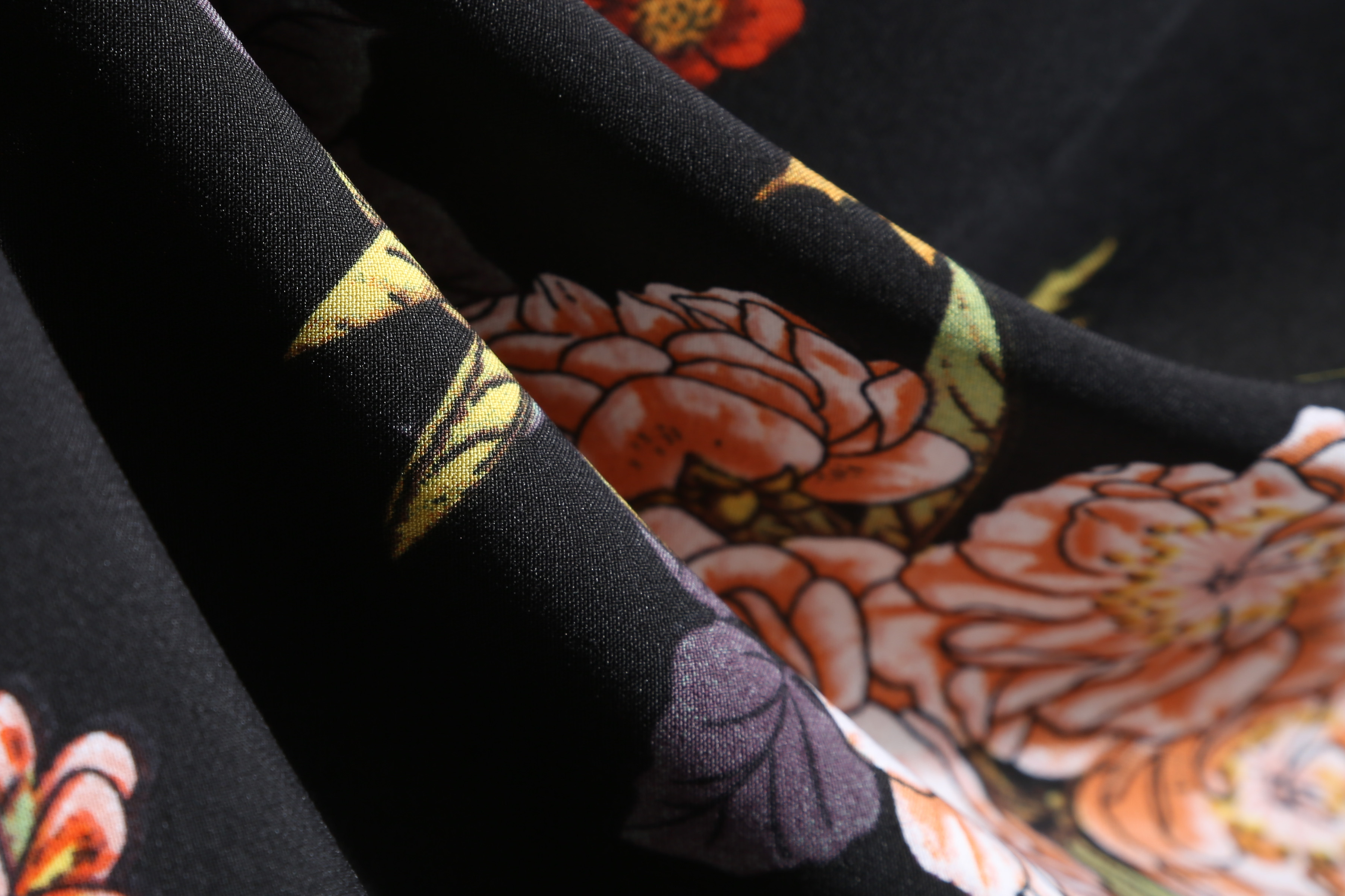 Europe and the United States new fashion wind speed to sell through printed stitching posed dress