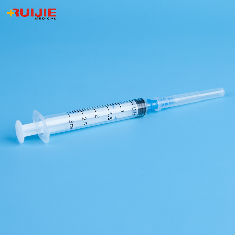 Disposable medical plastic luer lock syringe with needle