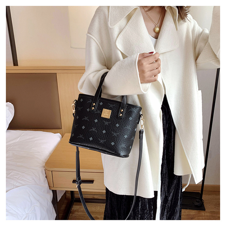 2021 fashion large capacity autumn and winter versatile atmosphere ladies handbag