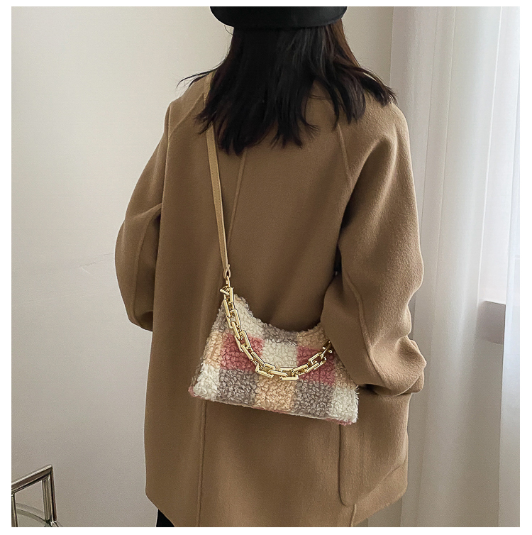 2020 new fashion casual chain armpit French autumn/winter hair ladies cross-body bag