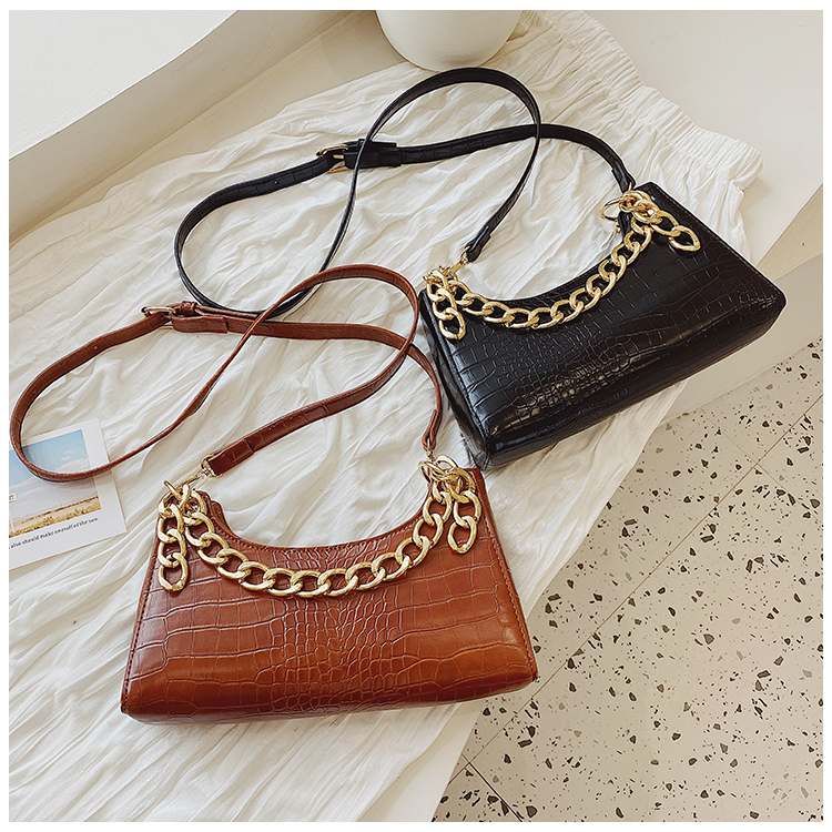 2021 new fashion and high capacity alligator pattern fashion chain lady baguette bag