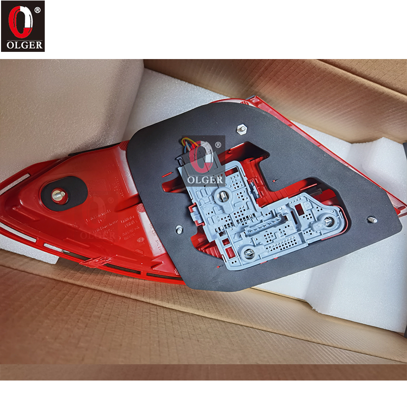 It is suitable for Mercedes-Benz C class W204 factory car tail light