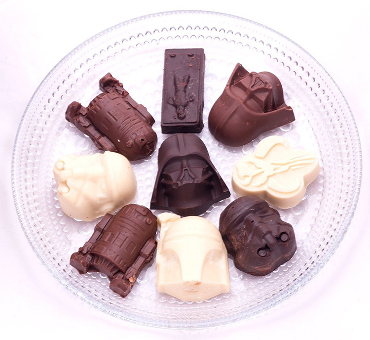 8 Piece 3D Chocolate BPA Free Quality Stackable Durable Easy to Remove Soft Dishwasher Safe Silicone Ice Tray